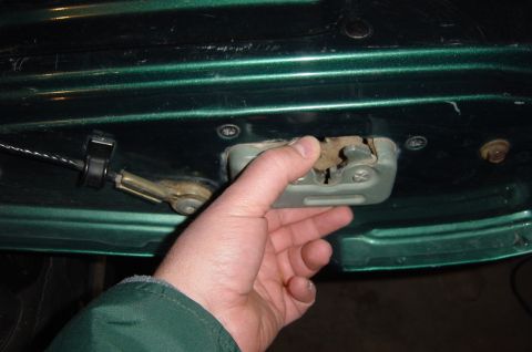 1996 Ford Bronco - Closing the latch on the drivers side, just push down on both till they click.