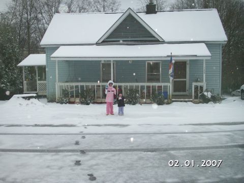 1996 Ford Bronco - A snowy scene shows a house with two children standing on the porch. The date 02.01.2007 is visible.