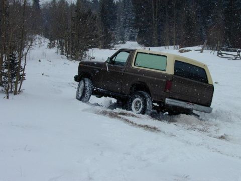 1980 Ford Bronco - It snowed off and on all day.
