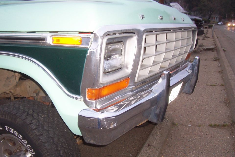 right front corner and grille
