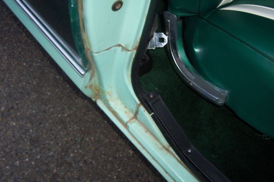 rear of right side door sil