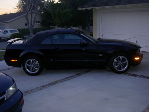 2005 Ford Mustang photo