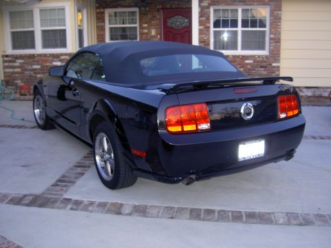 2005 Ford Mustang photo