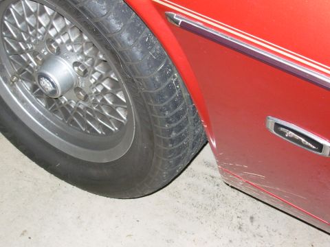 1992 Jaguar XJ-S - Front tire tread depth