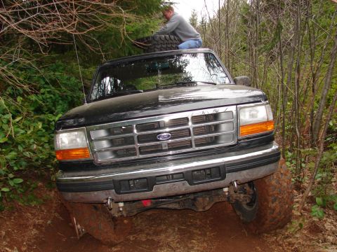 1996 Ford Bronco - Getting the spare off the top