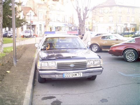 1991 Ford Crown Victoria - Children in hospital funds raising, operation "PiÃ¨ces Jaunes"
