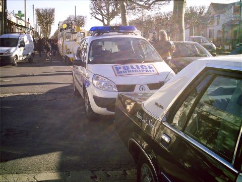 1991 Ford Crown Victoria - city of Ormesson Renault Scenic cruiser