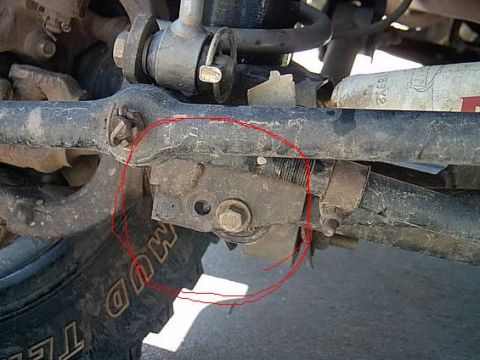 2004 Jeep Wrangler - Tracbar hole