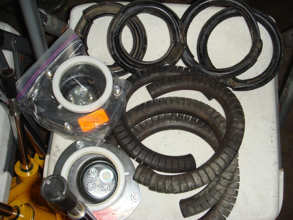 Suspension parts including coil springs and rubber bumpers