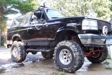 1991 Ford Bronco - This lifted 1991 Ford Bronco is equipped for off-road adventures.