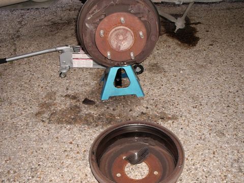 1996 Ford Bronco - These are pictures of what I found when I removed the drums shortly after I bought the truck. As you can see, the right rear brake lining h…