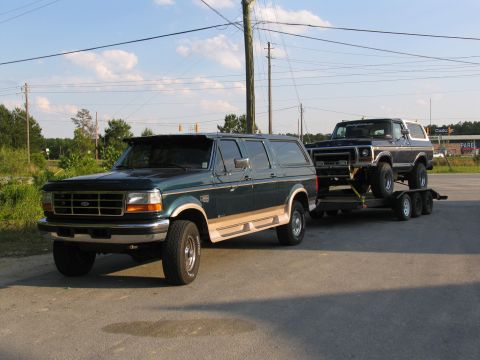 1978 Ford Bronco - A 1978 Ford Bronco is transported on a trailer, towed by a modern SUV.