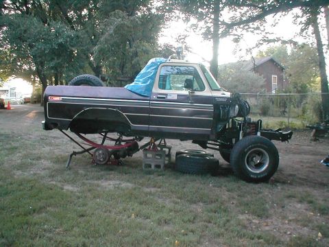 1979 Ford Bronco - ok, let me just say i am glad OSHA didnt stop by.