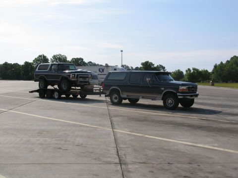 1978 Ford Bronco - A 1995 Ford Bronco is towing another Ford Bronco on a trailer.