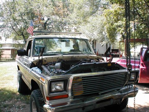 1979 Ford Bronco - i know i latched that hood