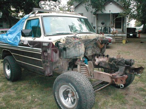 1979 Ford Bronco - i got really close to the tracks