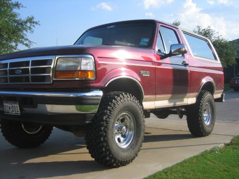 1996 Ford Bronco - This lifted 1996 Ford Bronco has a two-tone paint job and large off-road tires.