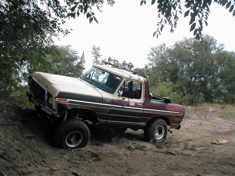1979 Ford Bronco - found a little hill to flex on