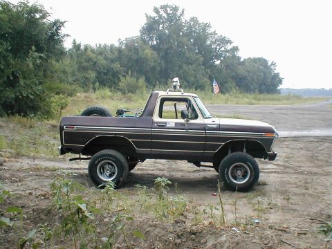 1979 Ford Bronco - looks right at home