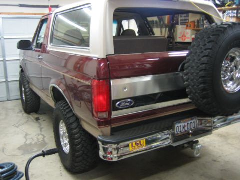 1996 Ford Bronco - This Ford Bronco's body style indicates it is from the 1992-1996 generation, not a 1996 model as claimed.