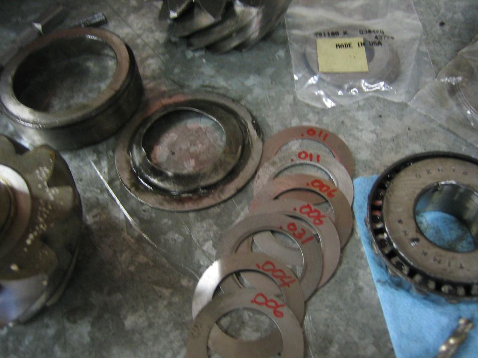 Differential gears and shims with measurements marked in red