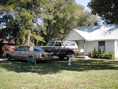 1979 Ford Bronco - is that how you spell that? so he is doing this in his yard...