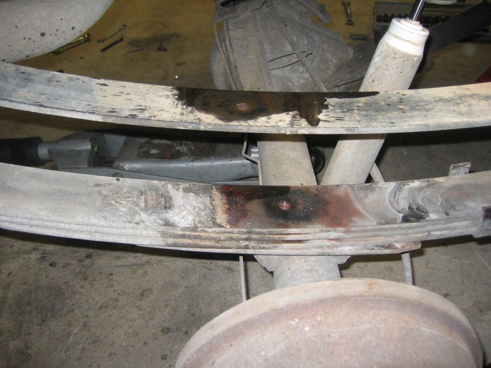 Rear leaf springs and shock absorber with fluid leaks