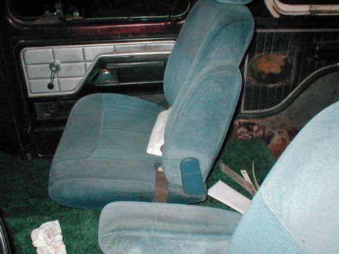 1979 Ford Bronco - not only does it look bad, it stinks like pee with perfume poured ontop. see my 6x9s are gone too