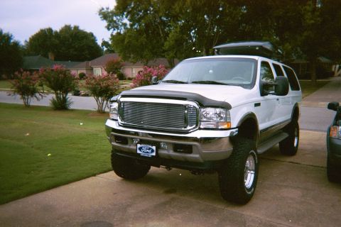 2002 Ford Excursion - frontal view