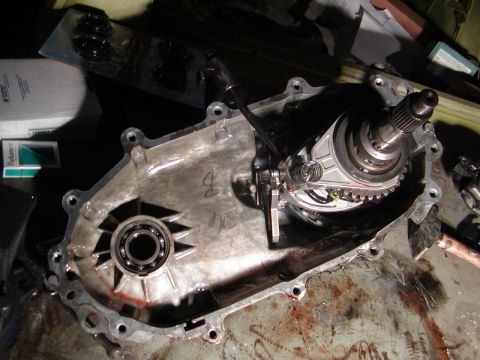 1991 Ford Bronco - A close-up view of a transmission housing, revealing internal gears and a bearing.