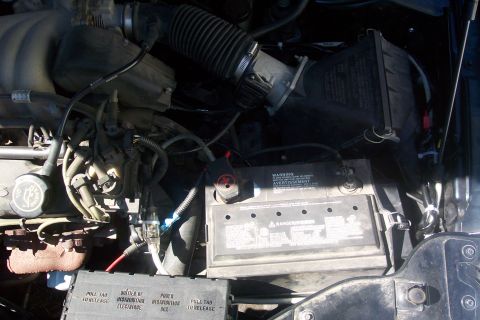 1998 Ford Taurus - can see everything "tucked" in front and around the battery