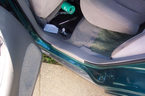 1998 Ford Taurus - sill in rear back on