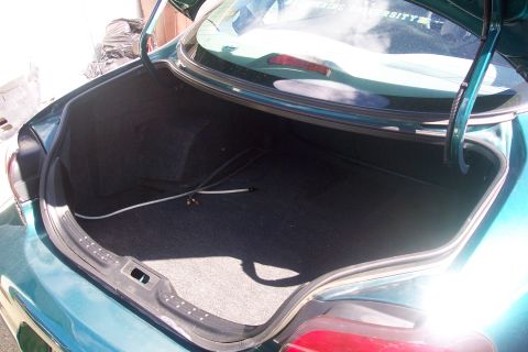 1998 Ford Taurus - again the empty trunk