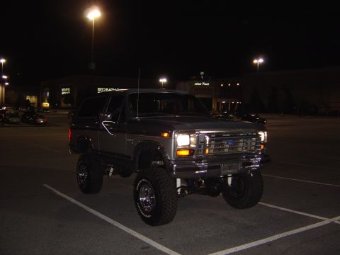 mall crawlin 2/10/07 - 1986 Ford Bronco