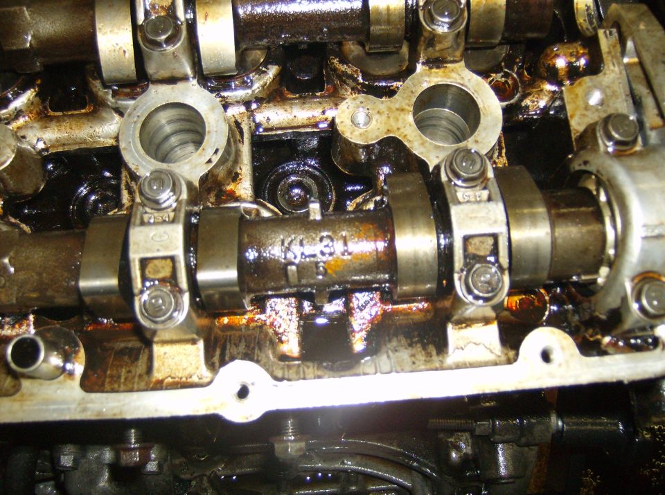 Close-up of engine camshaft with KL-31 marking