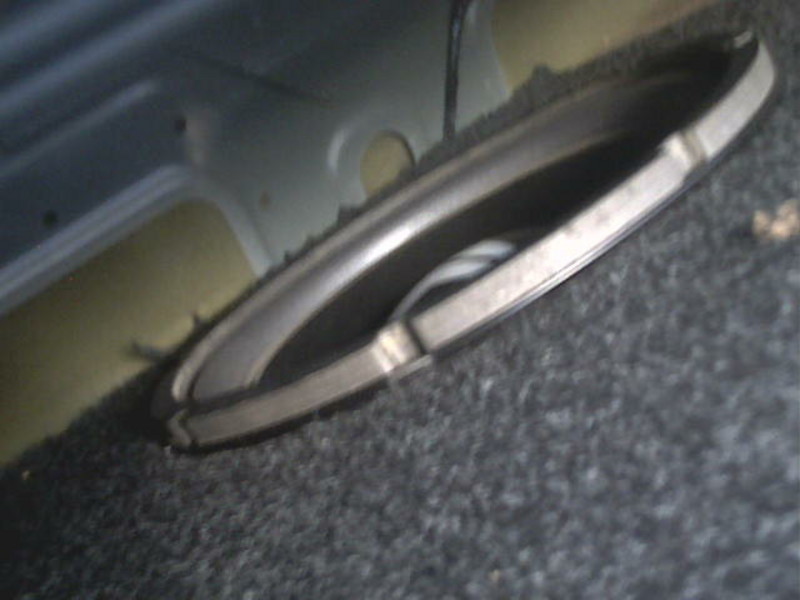 10" 1000 Watt JL Sub that has a massive huge 30 Pound Magnet. It looks are deceiving, because it sounds like a 15".