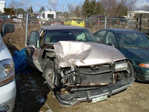 1966 Land Rover Discovery - This car sustained heavy front-end damage in an accident.