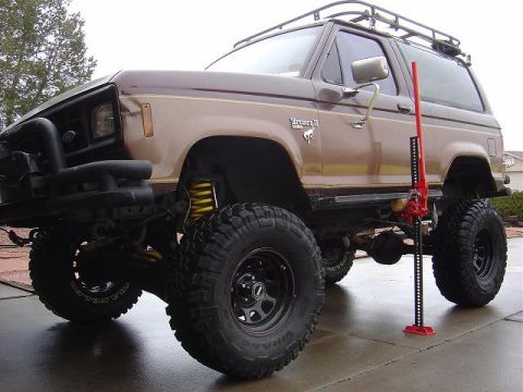 1986 Ford Bronco II “Clyde”