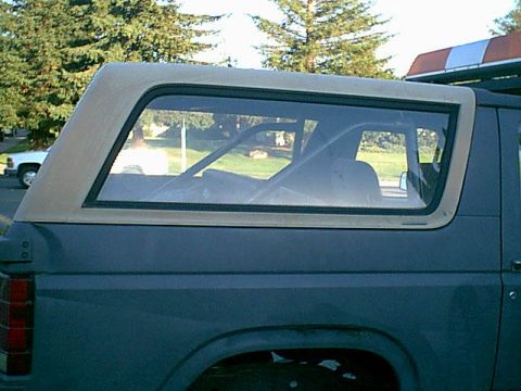 1983 Ford Bronco - well the tinting was real bad so i removed it. here is the pass side.