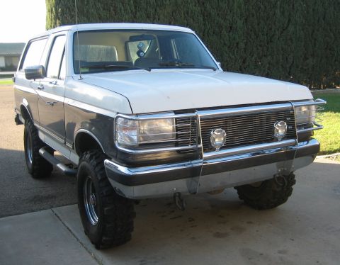 1989 Ford Bronco - This 1989 Ford Bronco features a two-tone paint scheme and an aftermarket grille with auxiliary lights.