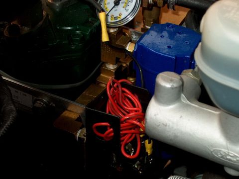 1996 Ford Bronco - Dark but good view of air manifold.