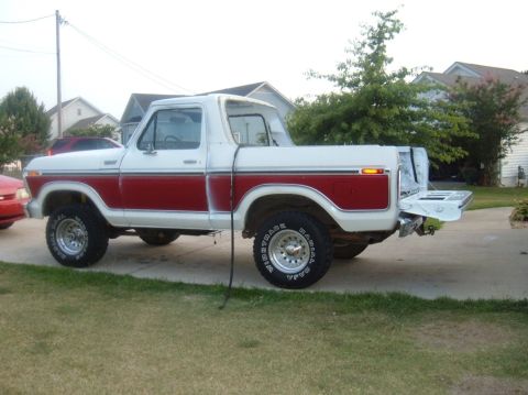 1978 Ford Bronco - This 1978 Ford Bronco features a two-tone red and white paint scheme and its tailgate is down.