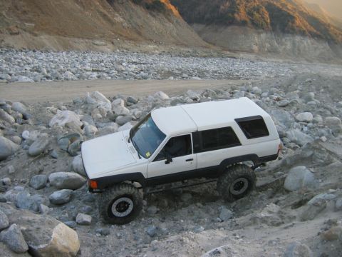 1985 Toyota 4Runner - This lifted 1985 Toyota 4Runner navigates a challenging rocky landscape.
