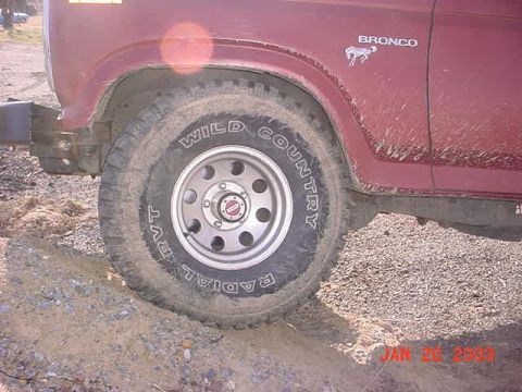 1980 Ford Bronco - ft tire full stuff overall veiw of tire and fender