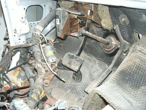 1990 Ford LTD Crown Victoria - Emergency brake pedal removed