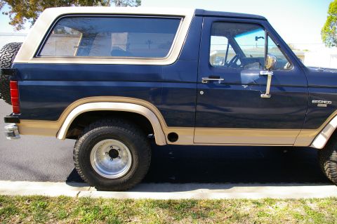 1986 Ford Bronco - Side view of exhaust outlet
