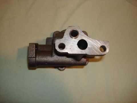 1983 Ford Bronco - here is the top of the oil pump. the drive and the oil pressure side out.