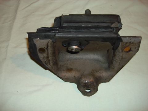 1983 Ford Bronco - new motor mount