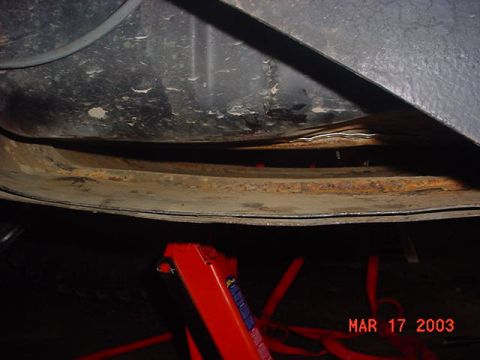 1980 Ford Bronco - here is a side pick showing how much gap was created by raising the tank