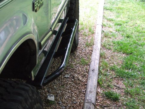 1996 Ford Bronco - Side view of a 1996 Ford Bronco, highlighting its slider bars and fender.